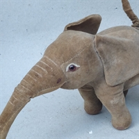 elefant-lysebrun-velour-krammedyr-gammelt-legetøj-tøjdyr